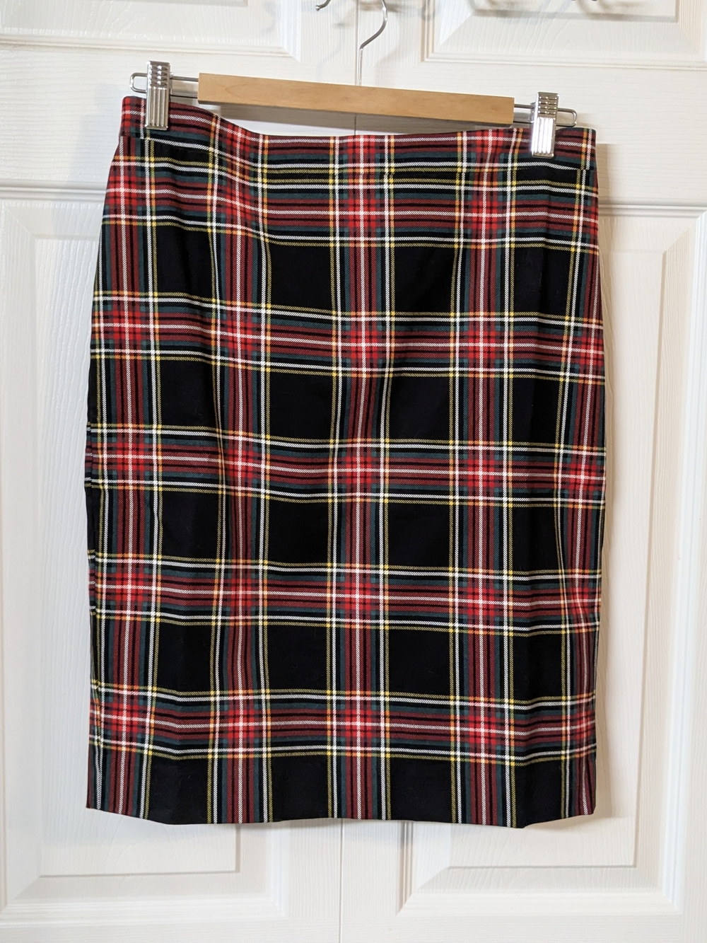 J. Crew Factory Pencil skirt size 4 NWT  in Black and Red - Classic Tartan Style